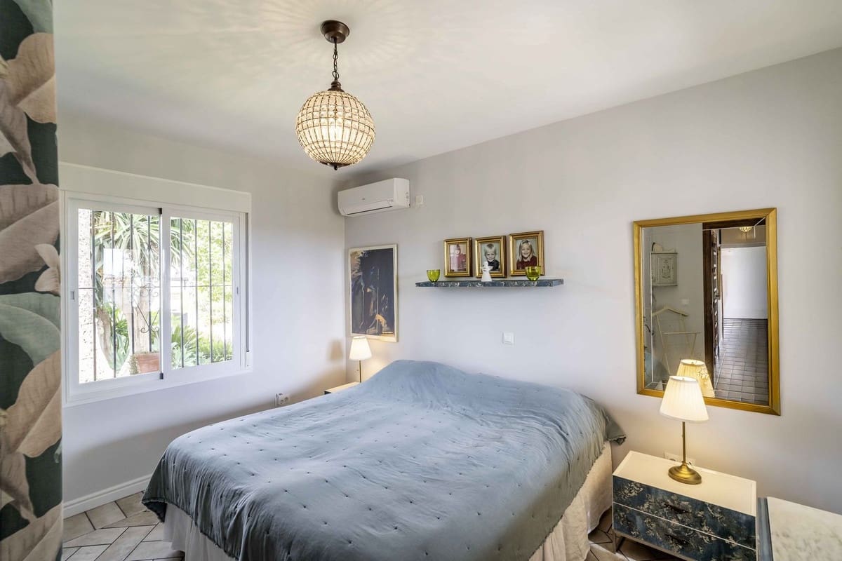 6 bedroom Villa for sale in Fuengirola with pool garage - € 1,195,000 (Ref: 9598520)