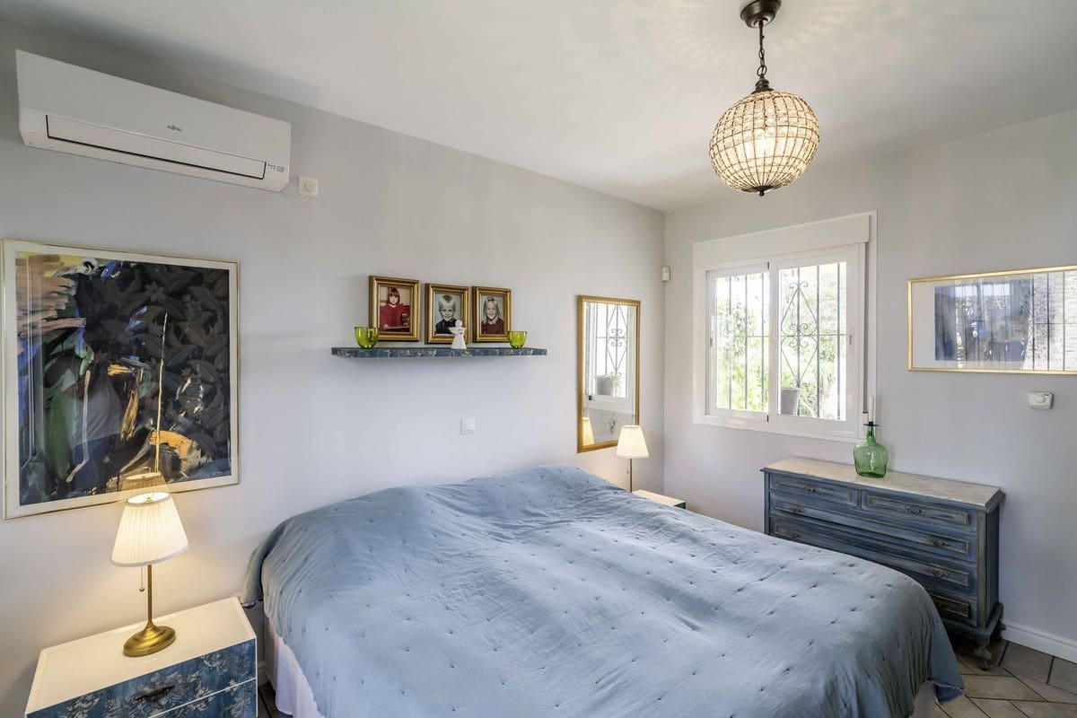 6 bedroom Villa for sale in Fuengirola with pool garage - € 1,195,000 (Ref: 9598520)