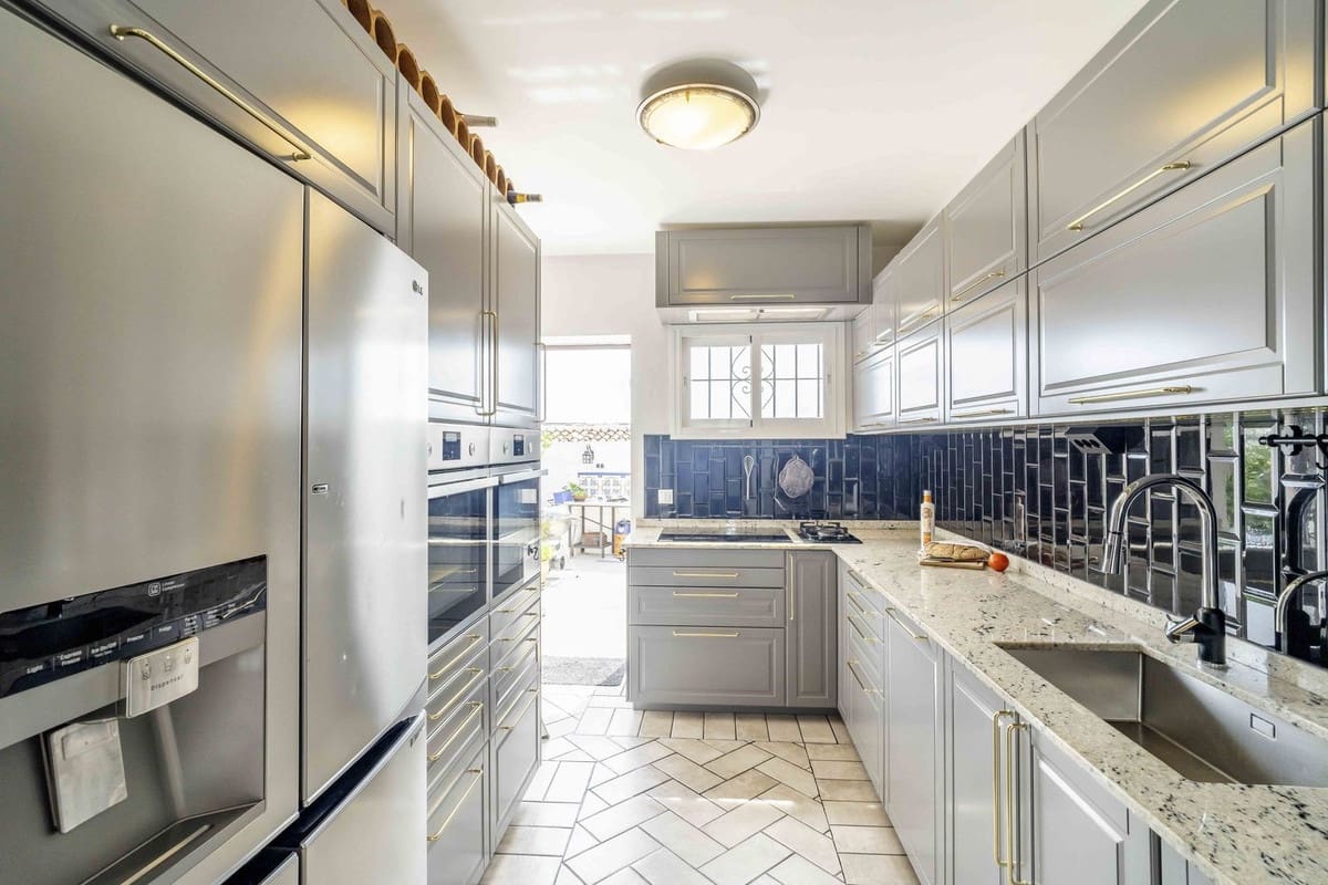 6 bedroom Villa for sale in Fuengirola with pool garage - € 1,195,000 (Ref: 9598520)