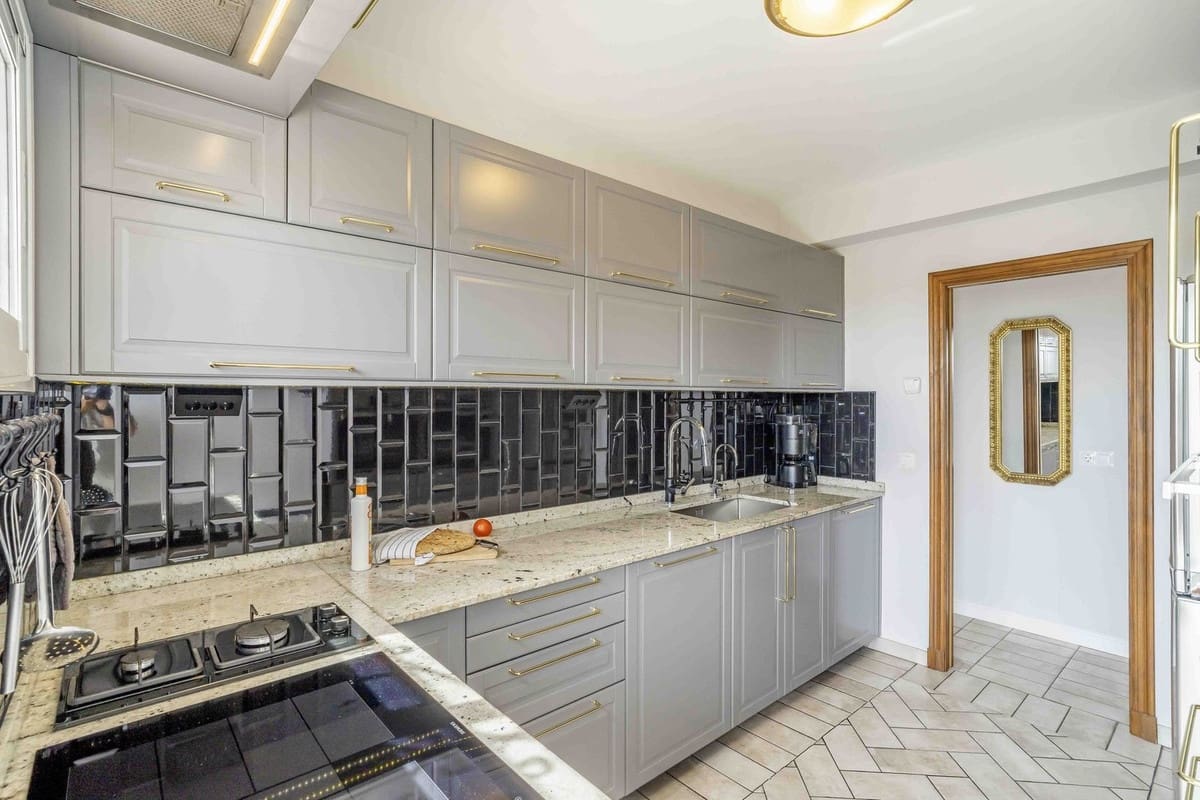 6 bedroom Villa for sale in Fuengirola with pool garage - € 1,195,000 (Ref: 9598520)