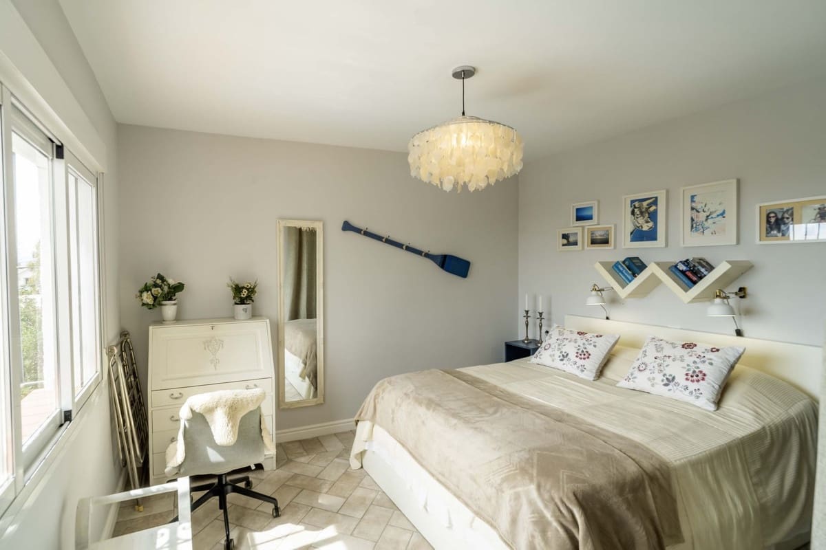 6 bedroom Villa for sale in Fuengirola with pool garage - € 1,195,000 (Ref: 9598520)