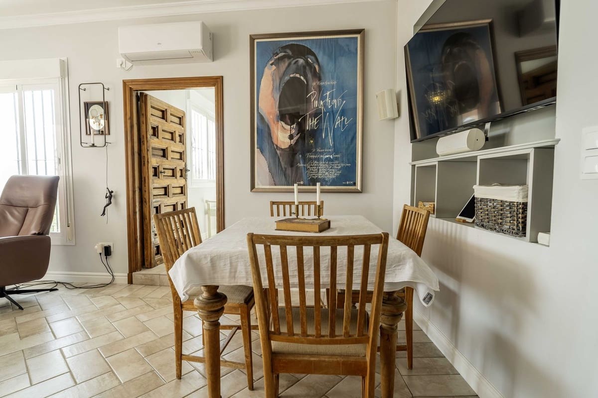 6 bedroom Villa for sale in Fuengirola with pool garage - € 1,195,000 (Ref: 9598520)
