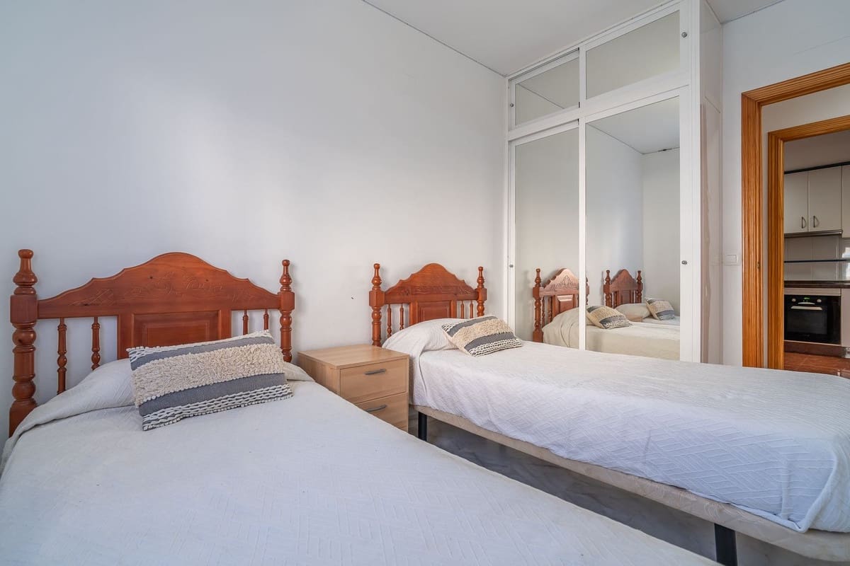 3 bedroom Apartment for sale in Estepona with pool garage - € 399,000 (Ref: 9602317)