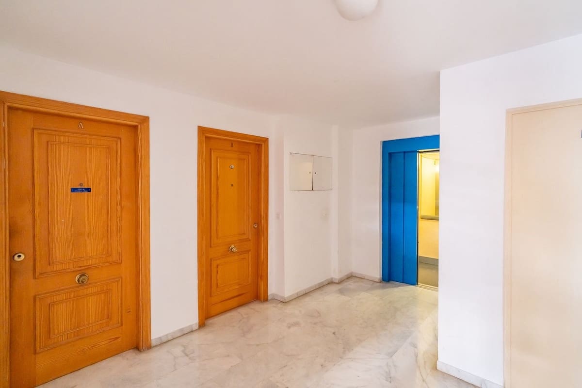 3 bedroom Apartment for sale in Estepona with pool garage - € 399,000 (Ref: 9602317)