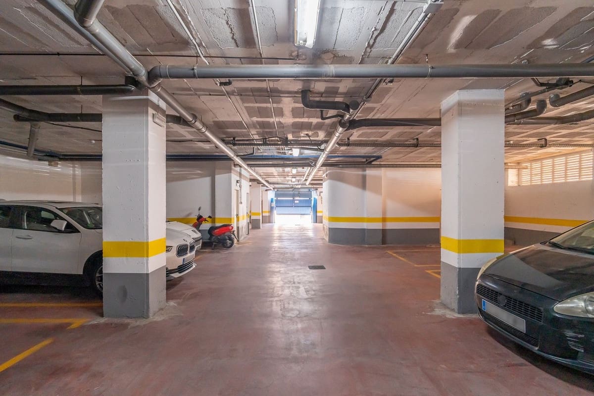 3 bedroom Apartment for sale in Estepona with pool garage - € 399,000 (Ref: 9602317)