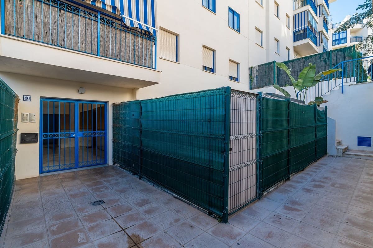 3 bedroom Apartment for sale in Estepona with pool garage - € 399,000 (Ref: 9602317)