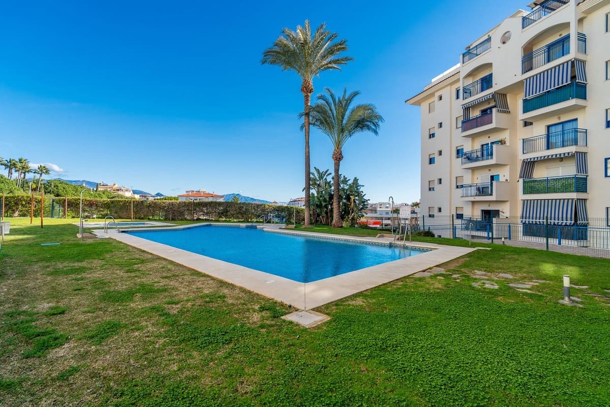 3 bedroom Apartment for sale in Estepona with pool garage - € 399,000 (Ref: 9602317)