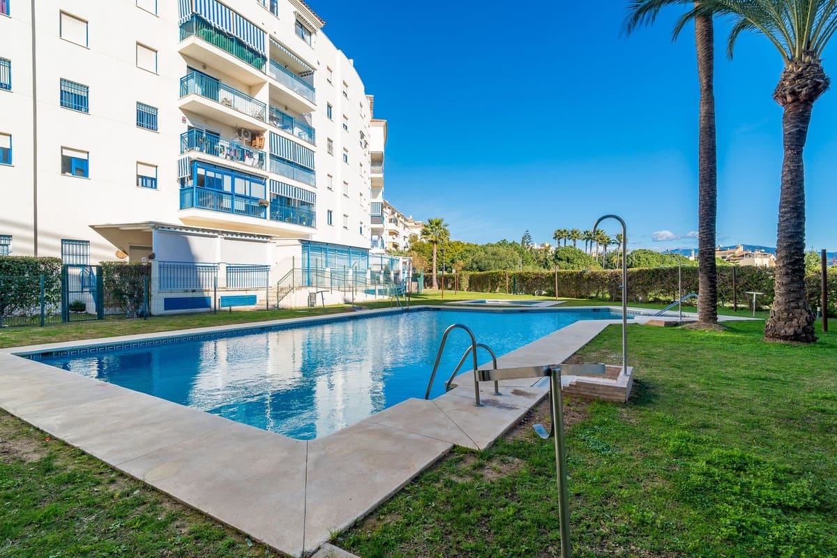 3 bedroom Apartment for sale in Estepona with pool garage - € 399,000 (Ref: 9602317)
