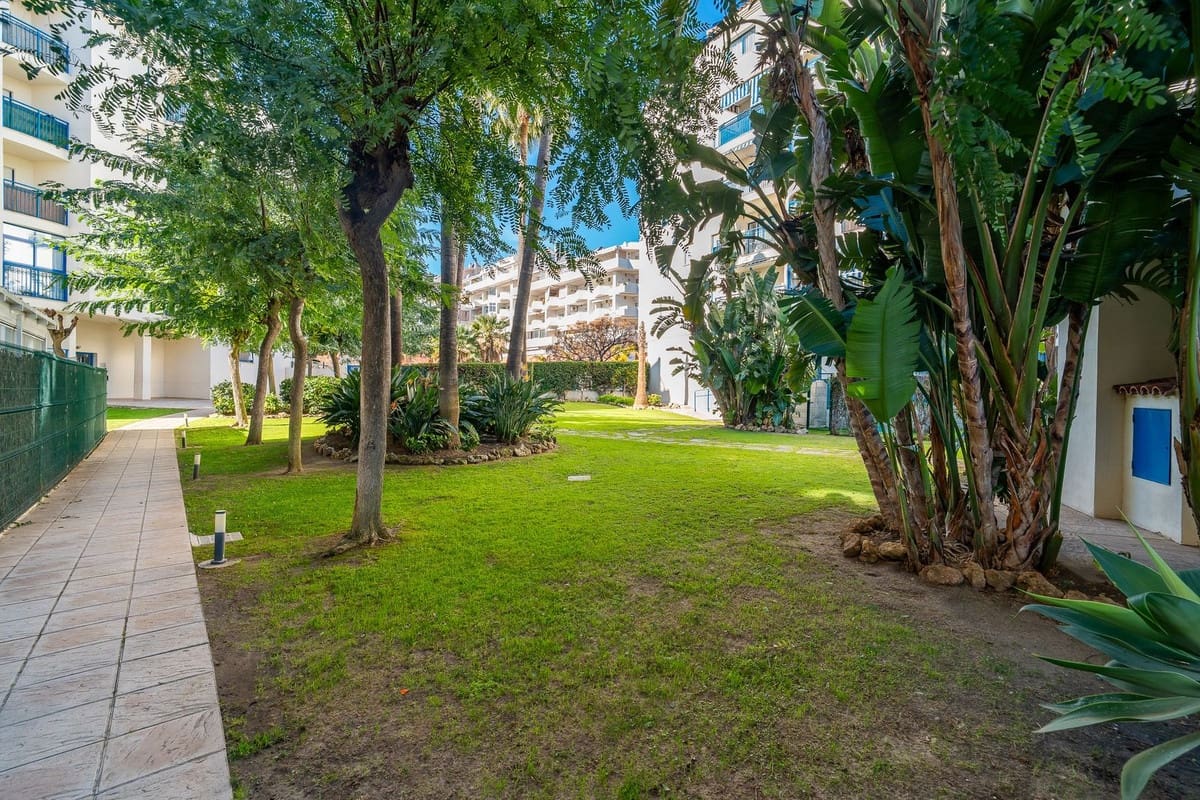 3 bedroom Apartment for sale in Estepona with pool garage - € 399,000 (Ref: 9602317)