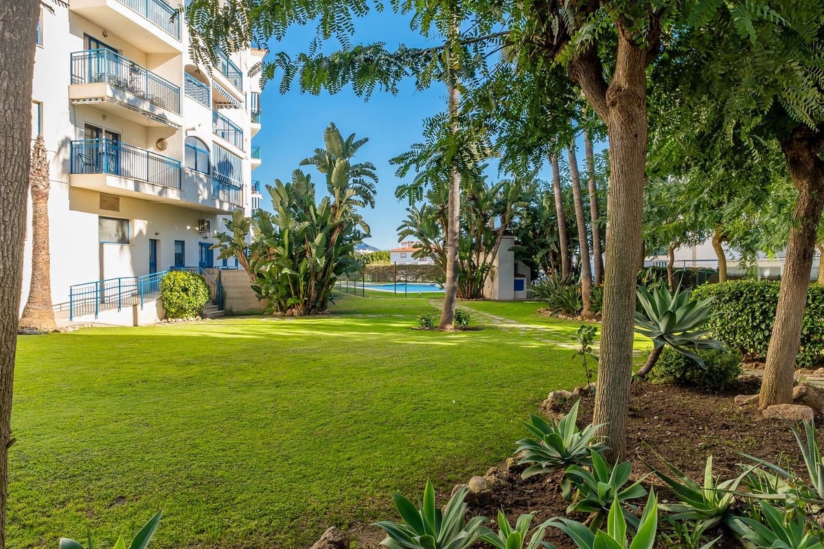 3 bedroom Apartment for sale in Estepona with pool garage - € 399,000 (Ref: 9602317)