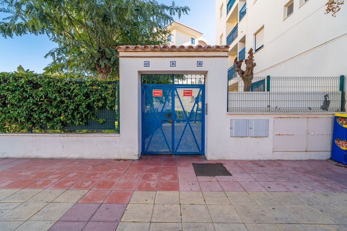 3 bedroom Apartment for sale in Estepona with pool garage - € 399,000 (Ref: 9602317)