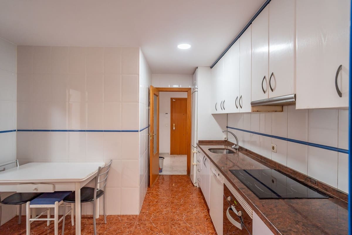 3 slaapkamer Appartement te koop in Estepona met zwembad garage - € 379.000 (Ref: 9602317)