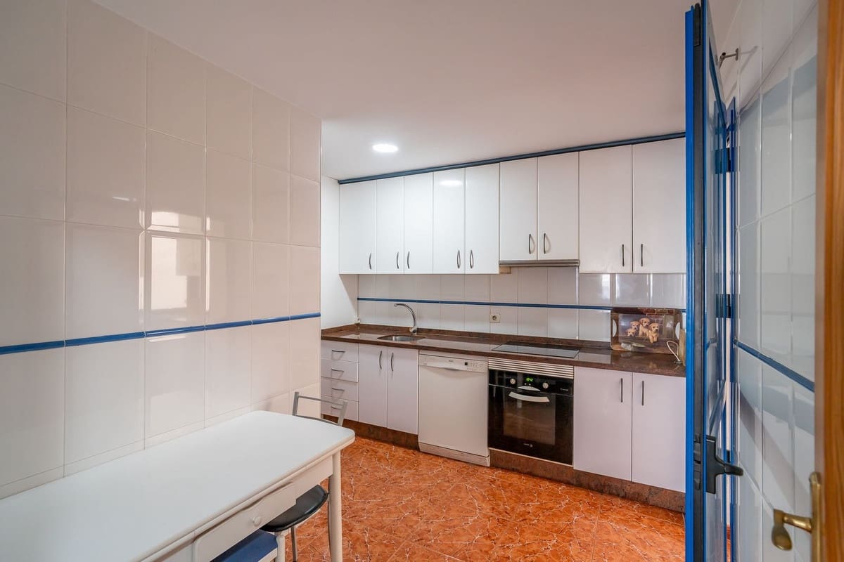 3 slaapkamer Appartement te koop in Estepona met zwembad garage - € 379.000 (Ref: 9602317)