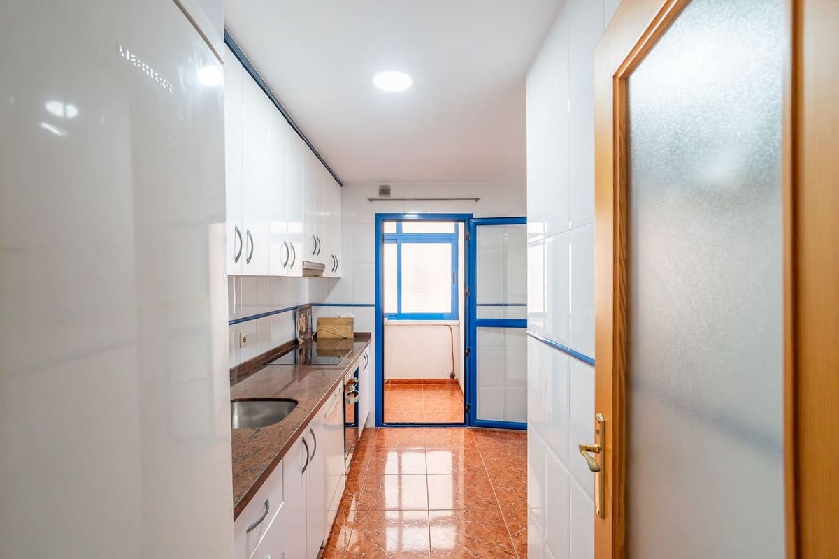 3 slaapkamer Appartement te koop in Estepona met zwembad garage - € 379.000 (Ref: 9602317)