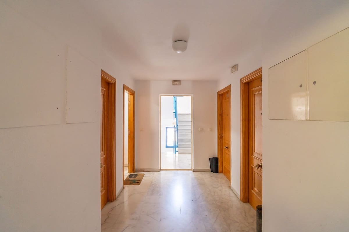 3 slaapkamer Appartement te koop in Estepona met zwembad garage - € 379.000 (Ref: 9602317)