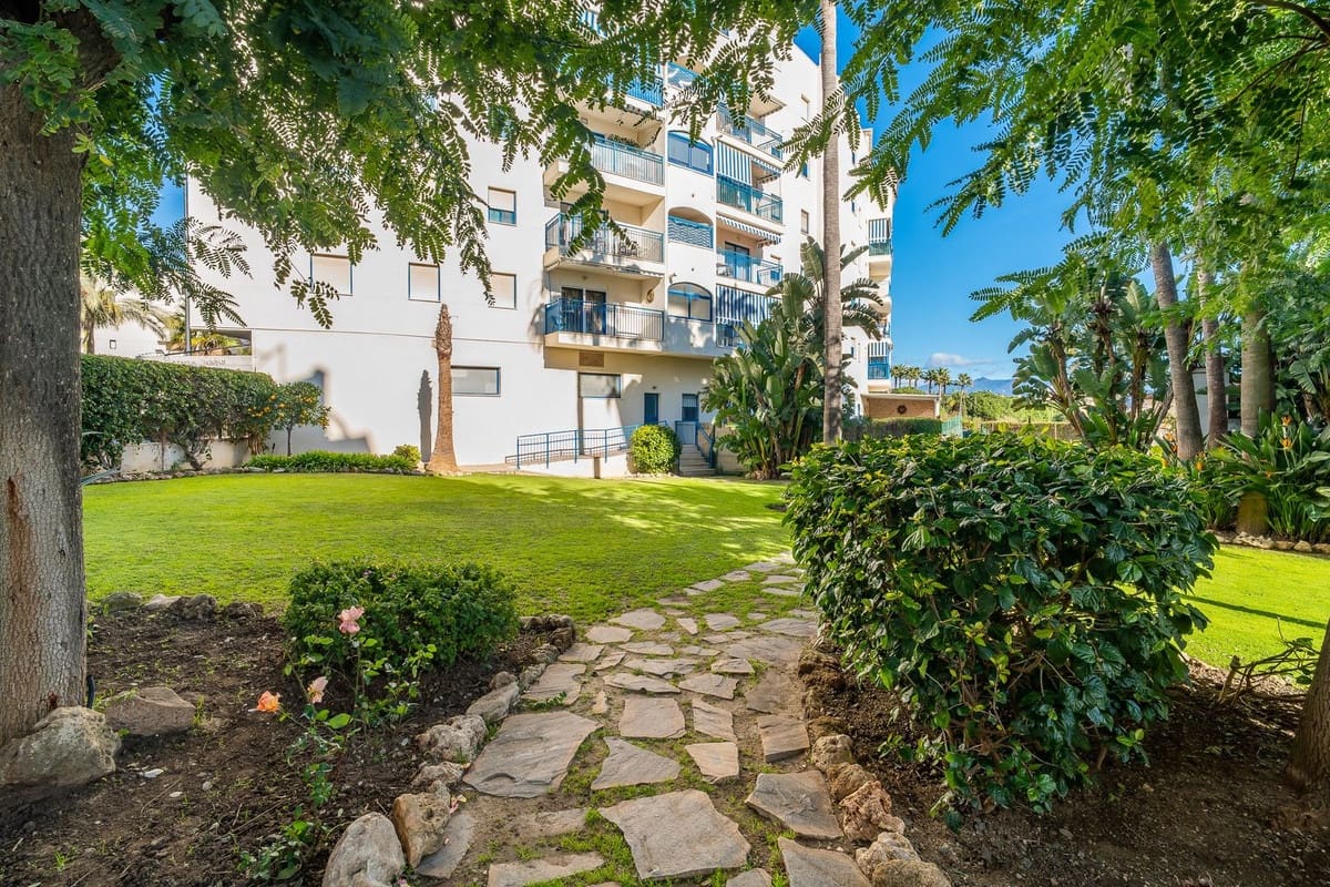3 slaapkamer Appartement te koop in Estepona met zwembad garage - € 379.000 (Ref: 9602317)