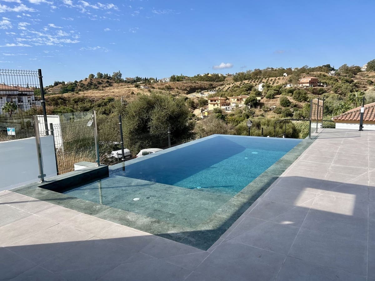 4 makuuhuone Huvila myytävänä paikassa Campo Mijas mukana uima-altaan 
autotalli - 1 450 000 € (Ref: 9603346)