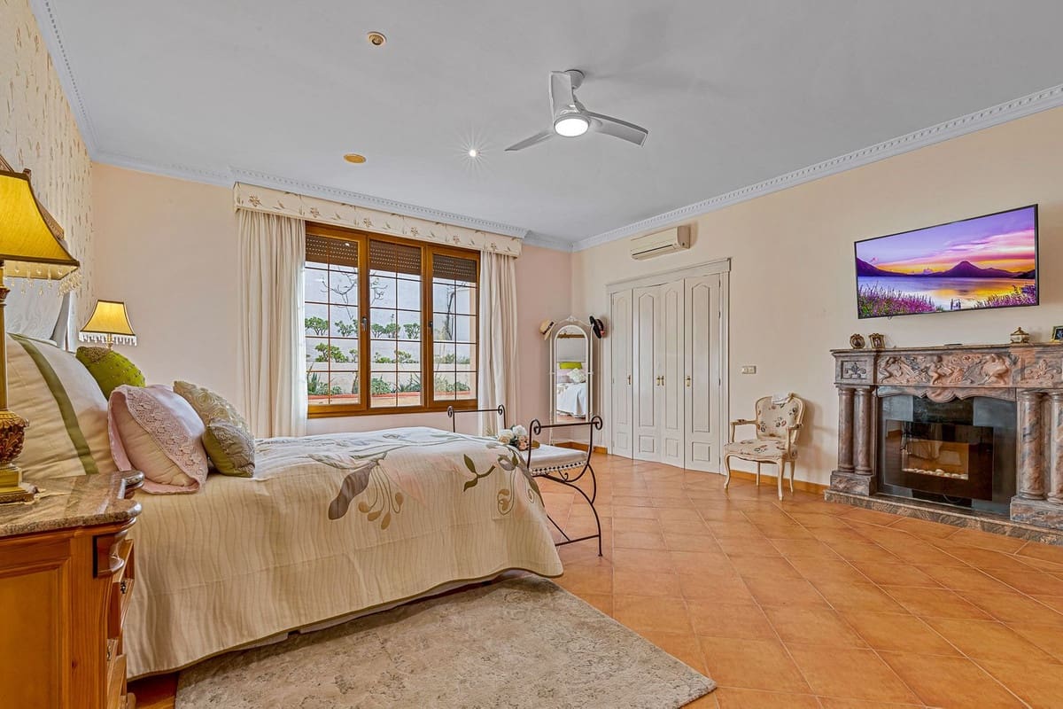 6 Zimmer Villa zu verkaufen in Malaga Stadt mit Pool Garage - 990.000 € (Ref: 9612007)