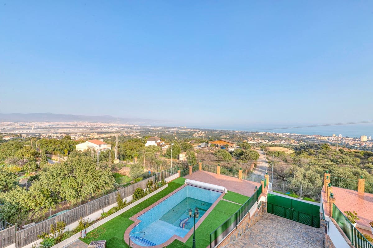 6 Zimmer Villa zu verkaufen in Malaga Stadt mit Pool Garage - 990.000 € (Ref: 9612007)