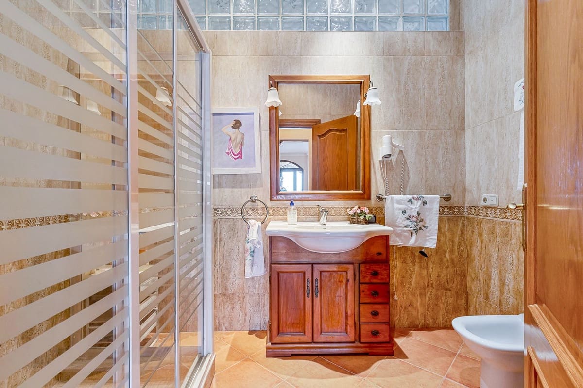 6 Zimmer Villa zu verkaufen in Malaga Stadt mit Pool Garage - 990.000 € (Ref: 9612007)