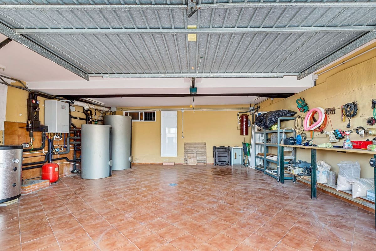 6 Zimmer Villa zu verkaufen in Malaga Stadt mit Pool Garage - 990.000 € (Ref: 9612007)