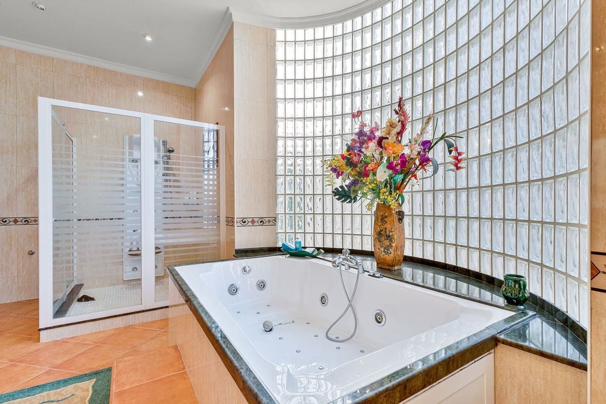 6 quarto Moradia para venda em Malaga cidade com piscina garagem - 950 000 € (Ref: 9612007)