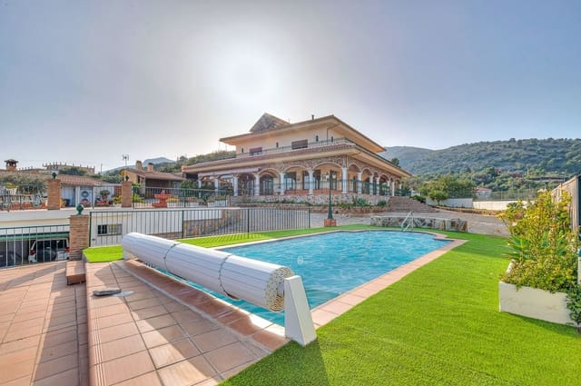 6 soverom Villa til salgs i Málaga by med svømmebasseng garasje - € 850 000 (Ref: 9612007)