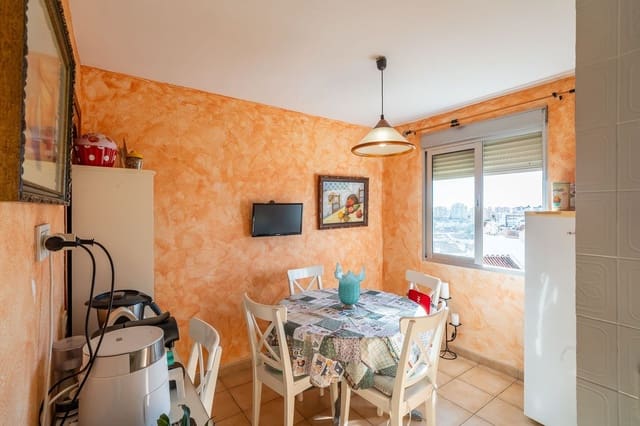 4 bedroom Apartment for sale in Fuengirola with garage - € 382,000 (Ref: 9626099)