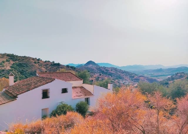 4 makuuhuone Maalaistalo myytävänä paikassa Puerto de la Torre, Málaga kaupunki - 620 000 € (Ref: 9634997)