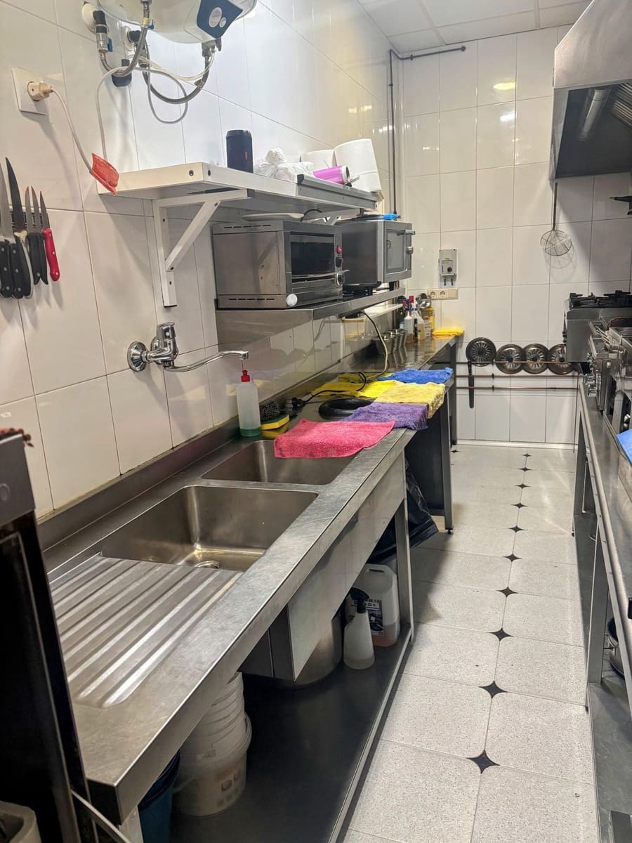 Restaurante/Bar para venda em Fuengirola - 185 000 € (Ref: 9639758)