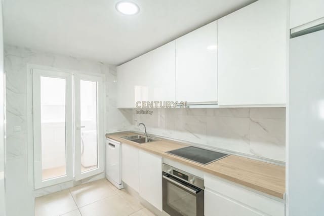 2 slaapkamer Appartement te koop in Fuengirola met zwembad garage - € 290.000 (Ref: 9646381)