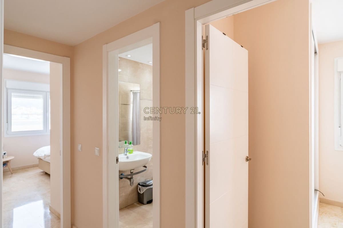 2 bedroom Apartment for sale in Fuengirola with pool garage - € 290,000 (Ref: 9646381)