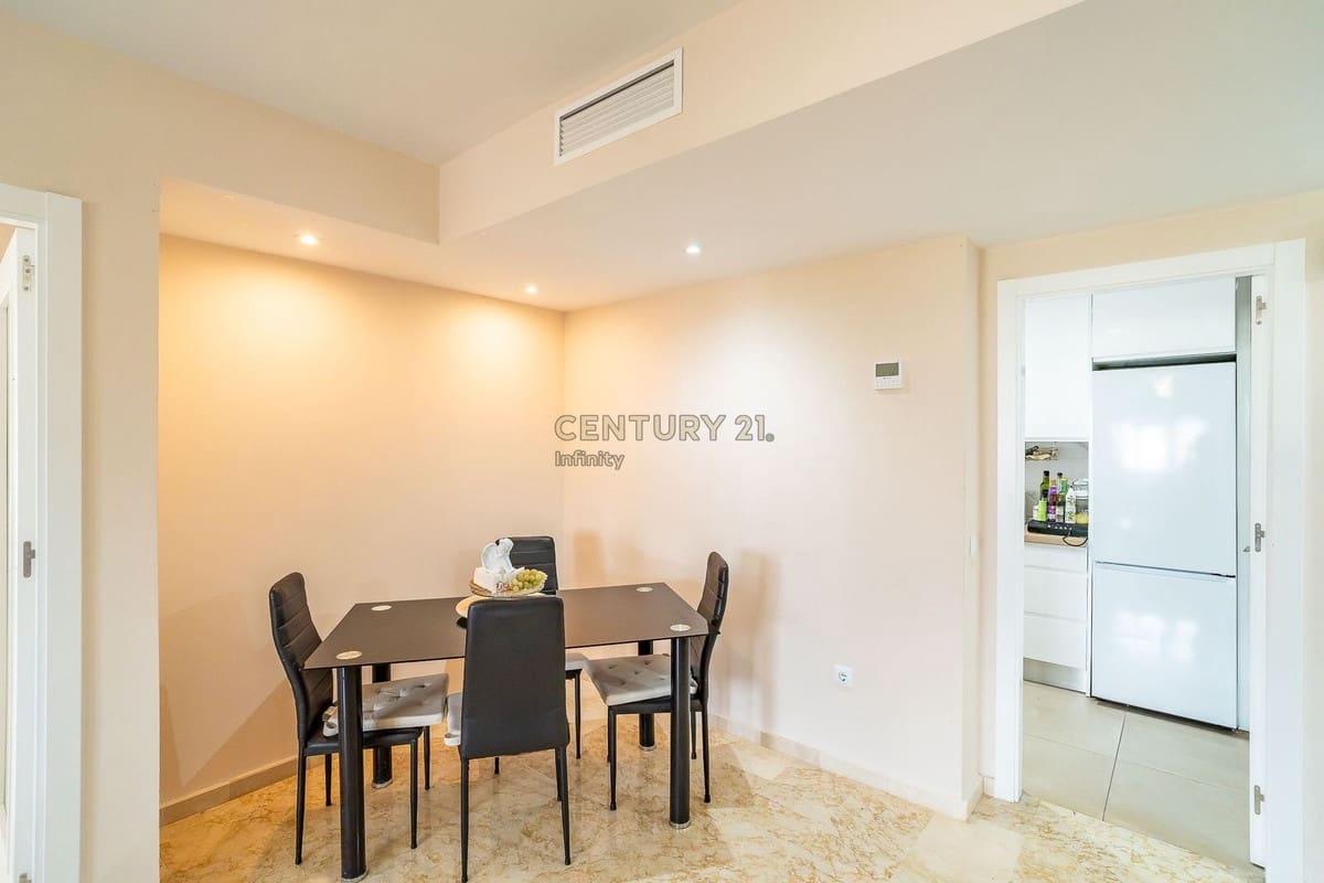 2 bedroom Apartment for sale in Fuengirola with pool garage - € 290,000 (Ref: 9646381)