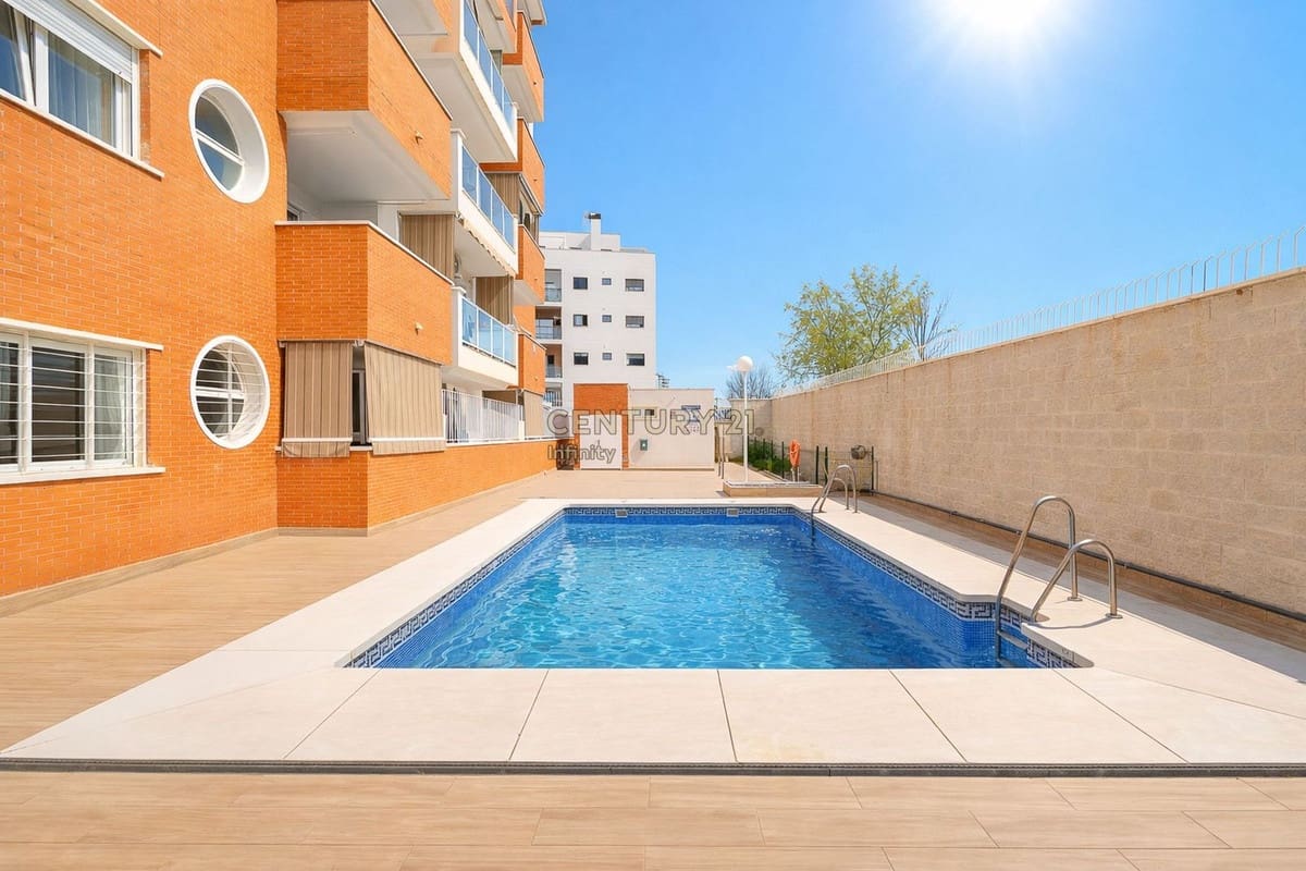 2 bedroom Apartment for sale in Fuengirola with pool garage - € 290,000 (Ref: 9646381)