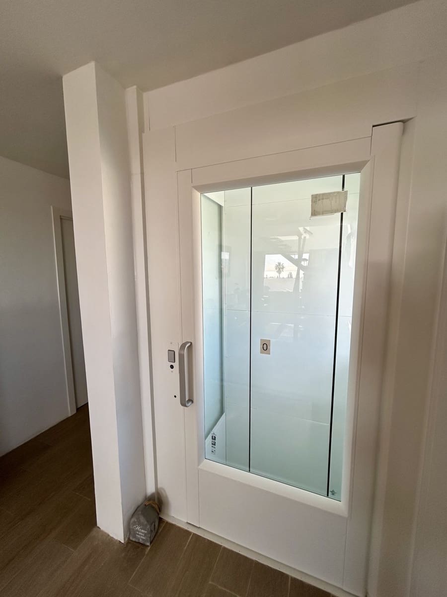 Chalet de 6 habitaciones en Fuengirola en venta con piscina garaje - 1.275.000 € (Ref: 9665526)