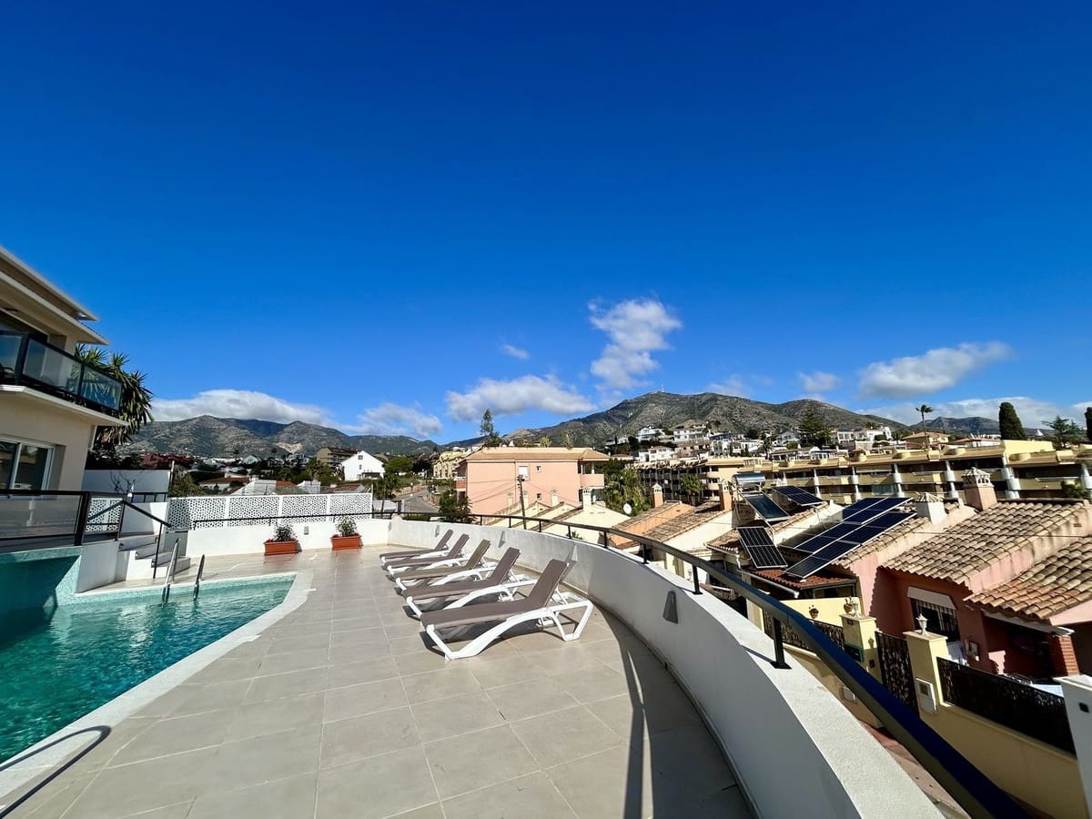 Chalet de 6 habitaciones en Fuengirola en venta con piscina garaje - 1.275.000 € (Ref: 9665526)
