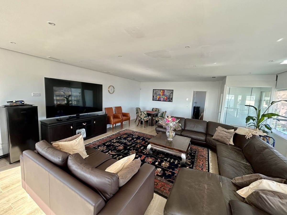 Chalet de 6 habitaciones en Fuengirola en venta con piscina garaje - 1.275.000 € (Ref: 9665526)