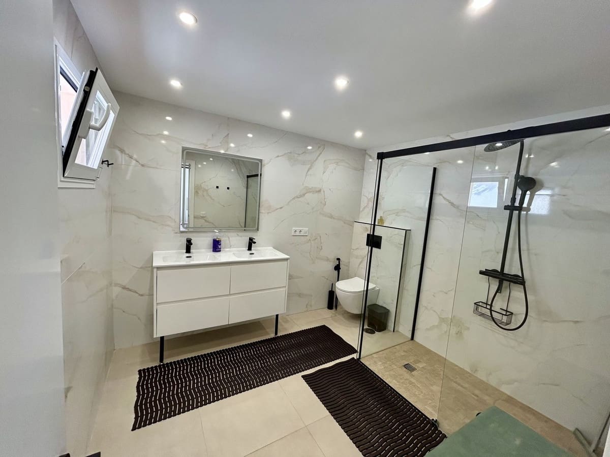 Chalet de 6 habitaciones en Fuengirola en venta con piscina garaje - 1.275.000 € (Ref: 9665526)