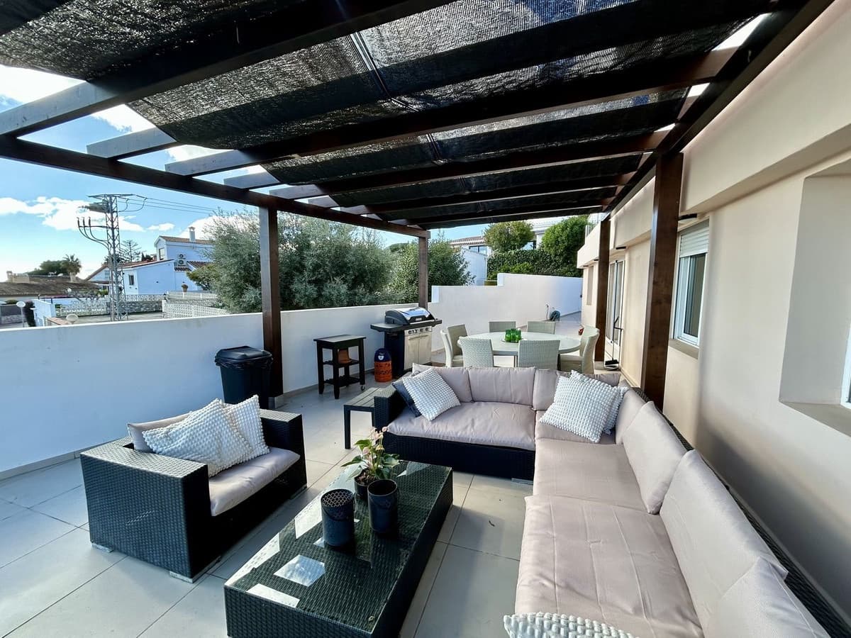 Chalet de 6 habitaciones en Fuengirola en venta con piscina garaje - 1.275.000 € (Ref: 9665526)