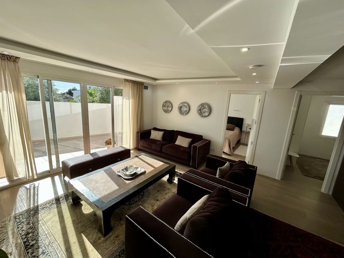 Chalet de 6 habitaciones en Fuengirola en venta con piscina garaje - 1.275.000 € (Ref: 9665526)