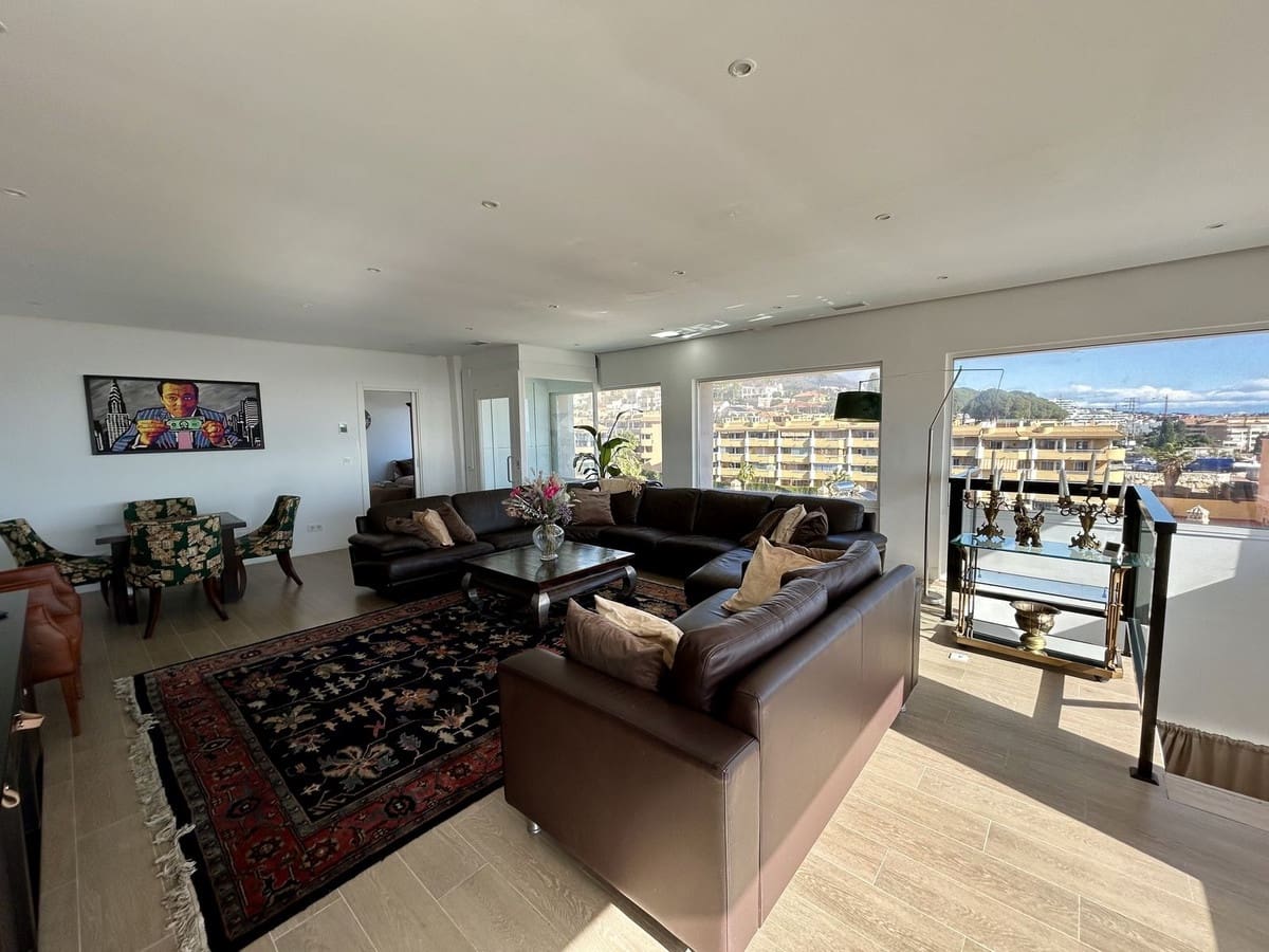 6 bedroom Villa for sale in Fuengirola with pool garage - € 1,275,000 (Ref: 9665526)