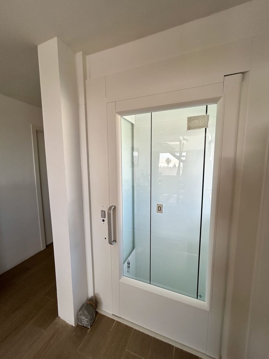 6 bedroom Villa for sale in Fuengirola with pool garage - € 1,275,000 (Ref: 9665526)