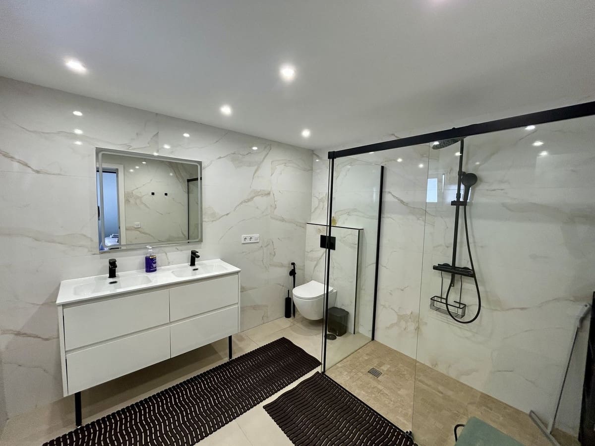 6 bedroom Villa for sale in Fuengirola with pool garage - € 1,275,000 (Ref: 9665526)