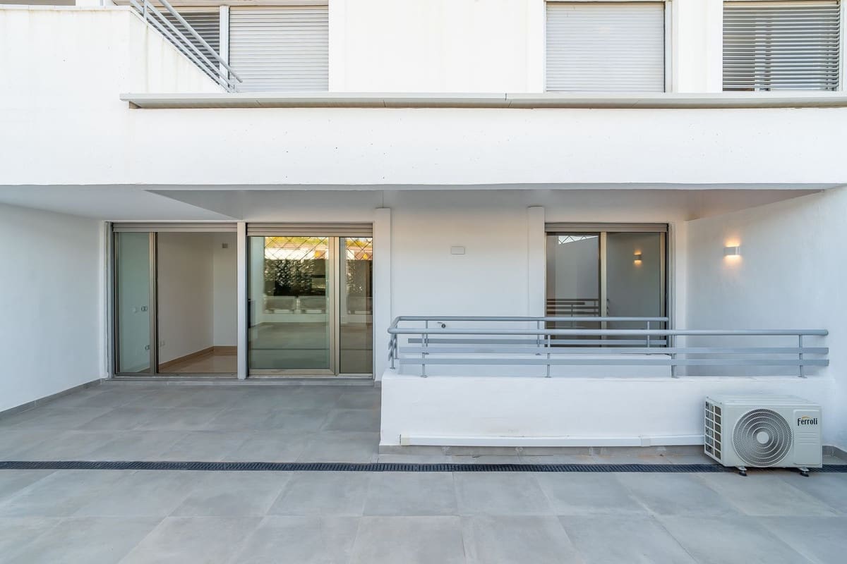 3 bedroom Apartment for sale in La Cala de Mijas with pool garage - € 397,000 (Ref: 9684333)