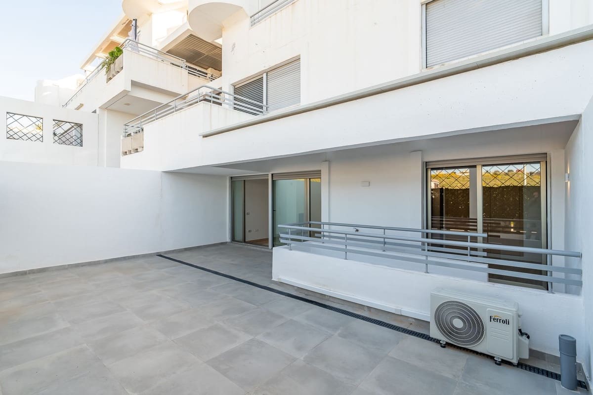 3 bedroom Apartment for sale in La Cala de Mijas with pool garage - € 397,000 (Ref: 9684333)