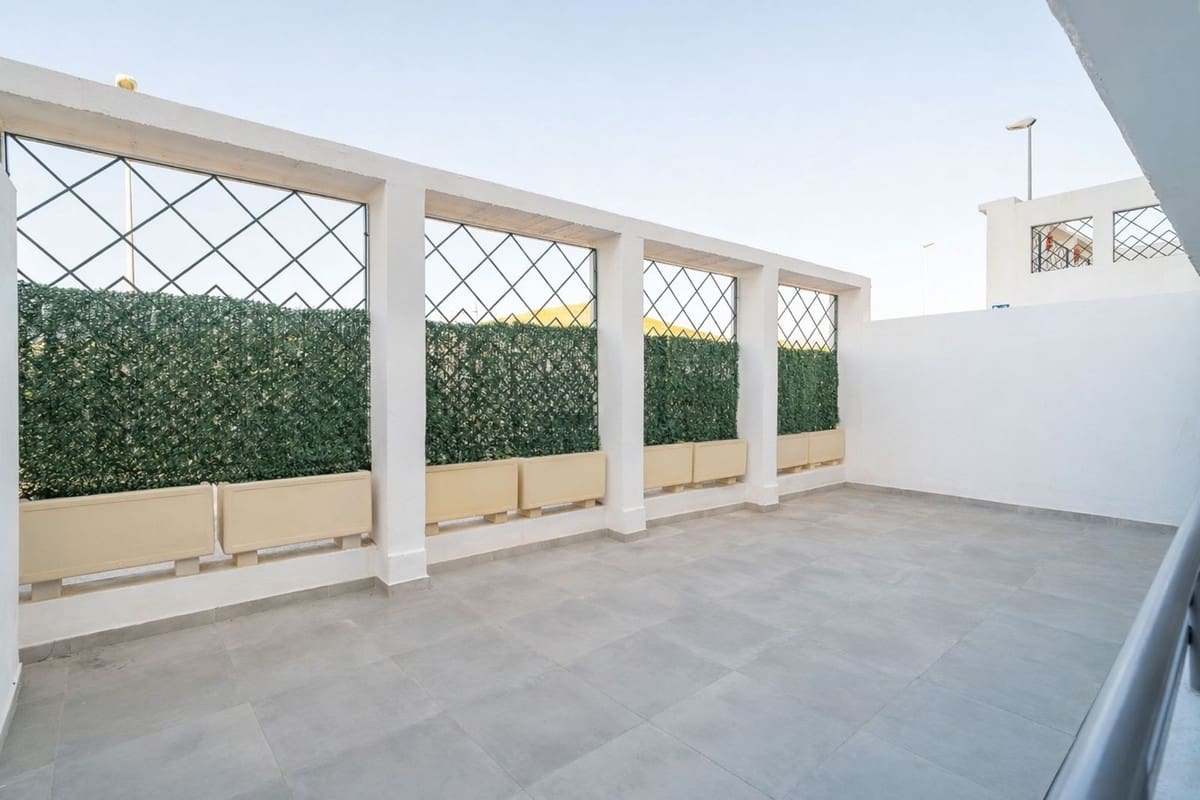 3 bedroom Apartment for sale in La Cala de Mijas with pool garage - € 397,000 (Ref: 9684333)