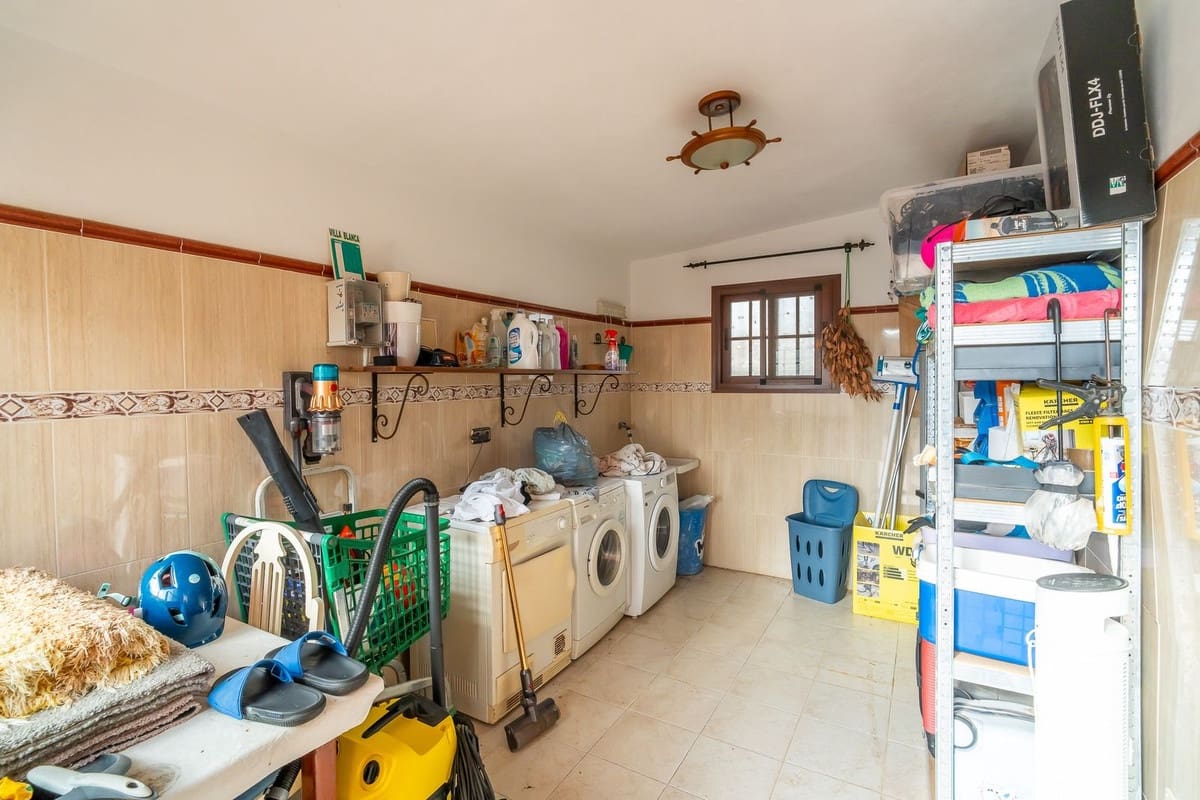 5 sovrum Villa till salu i Mijas med garage - 942 000 € (Ref: 9685584)