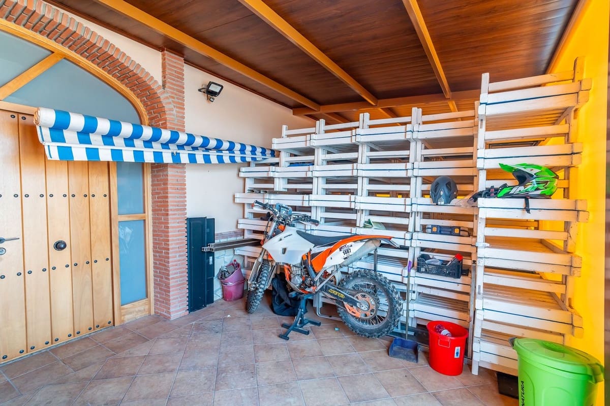 5 sovrum Villa till salu i Mijas med garage - 942 000 € (Ref: 9685584)