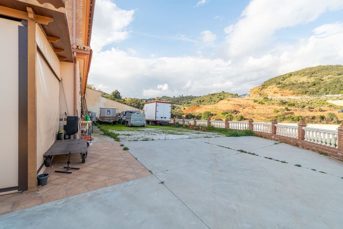 5 sovrum Villa till salu i Mijas med garage - 942 000 € (Ref: 9685584)