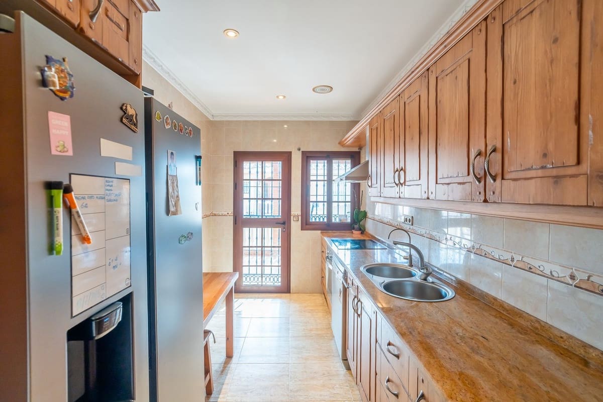 5 bedroom Villa for sale in Mijas with garage - € 942,000 (Ref: 9685584)